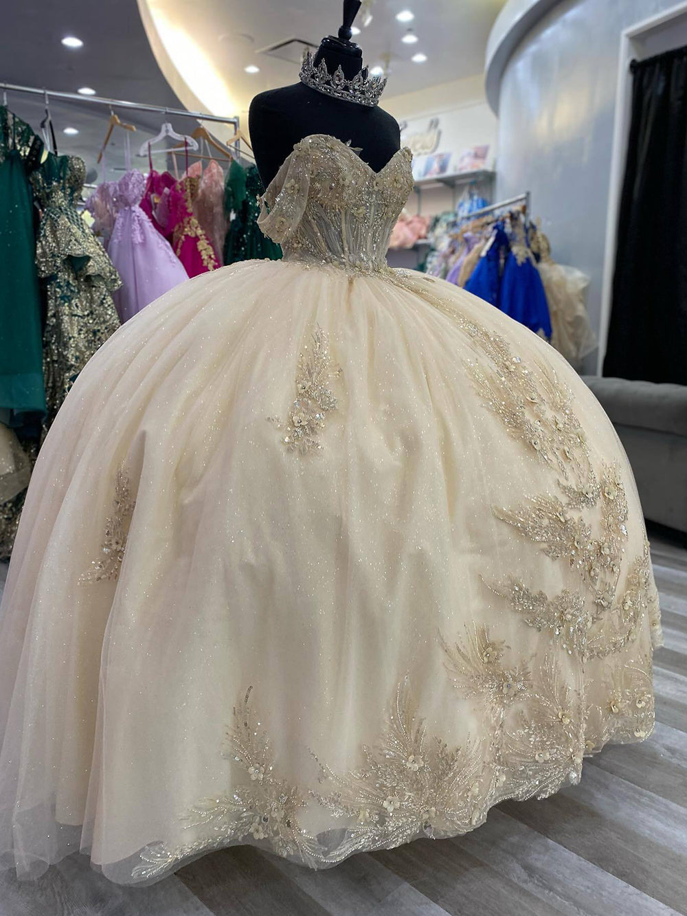Elegant & Glamorous Ball Gown Off Shoulder Beaded Lace Appliques Champagne Tulle Quinceanera Dress Birthday Formal Party Gown for Sweet 16