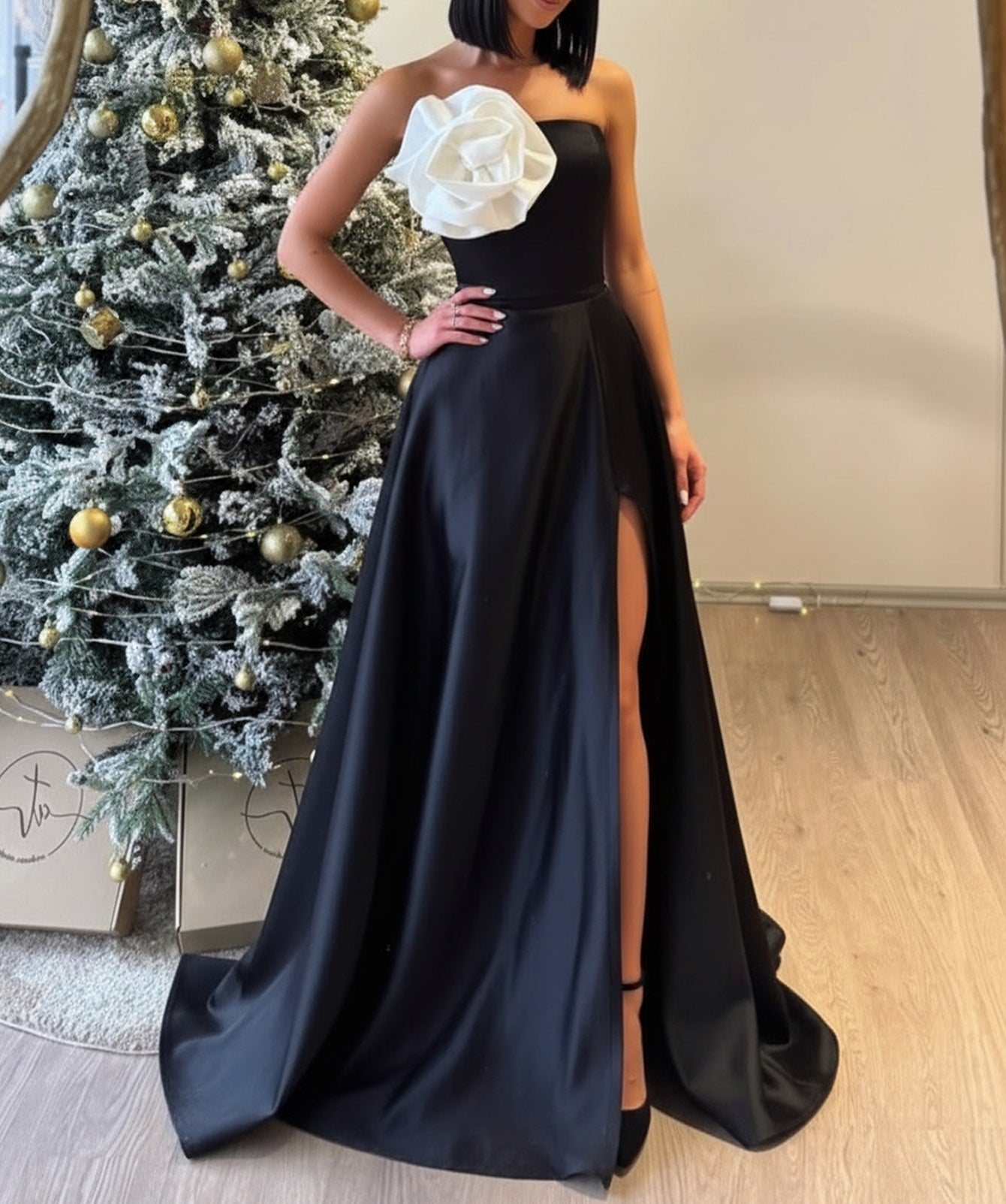 Removable Handmade Flower Strapless A-Line Prom Dress - White Black