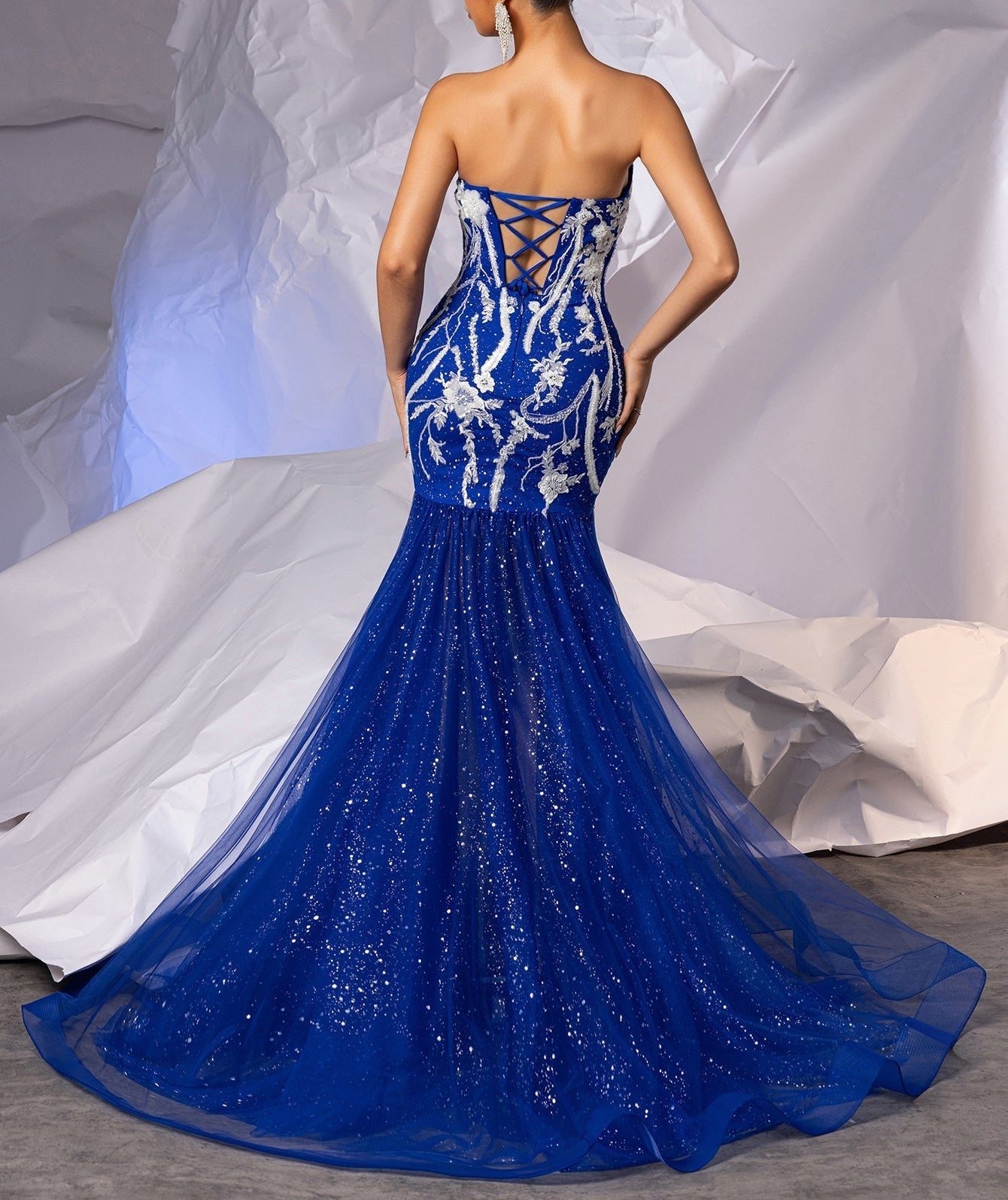 Sexy Deep V-Neck Sheer Embroidery Mermaid Prom Dress - Royal Blue
