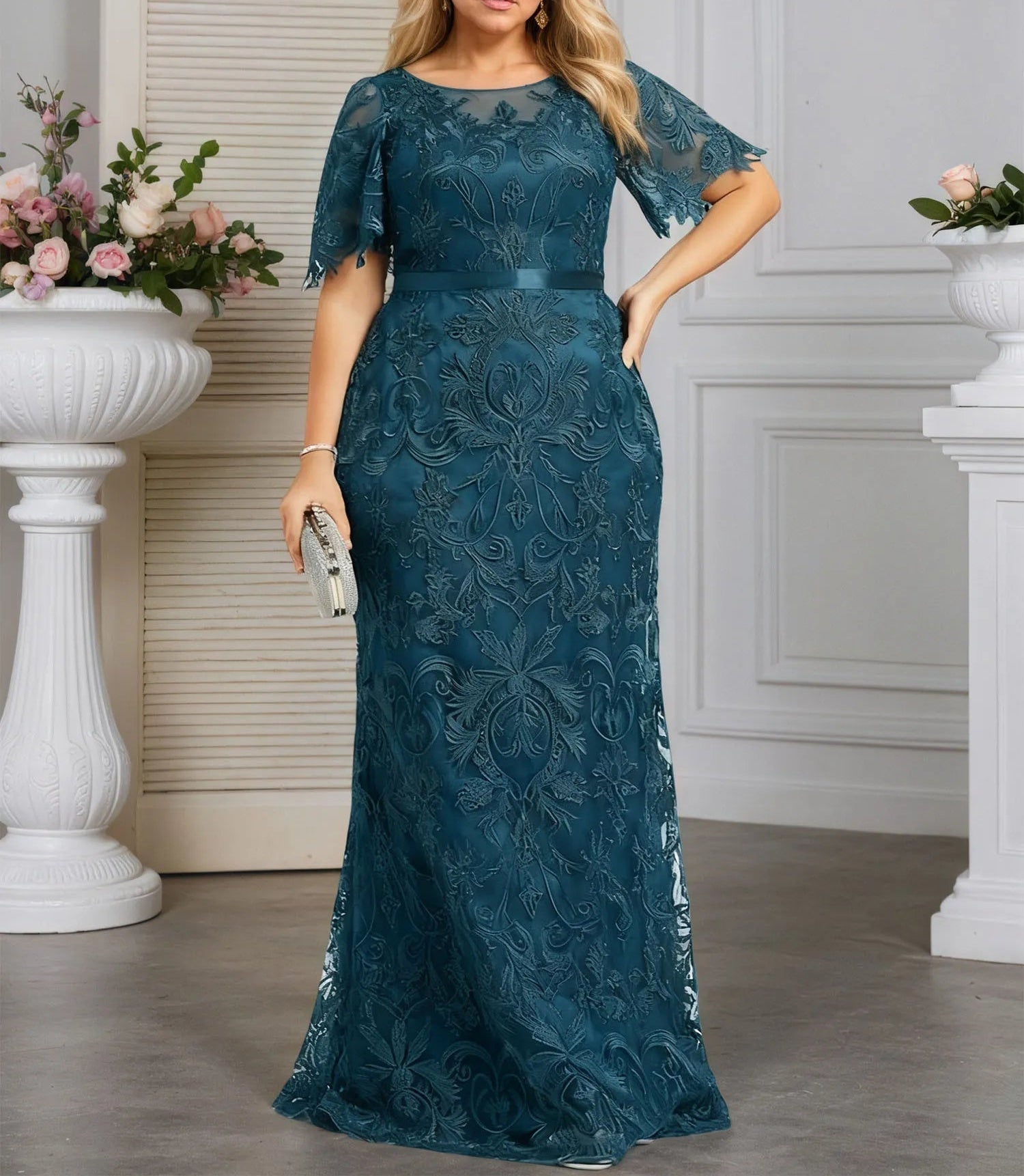 A-line Scoop Neck Floor-Length Lace Evening Dress With Appliques