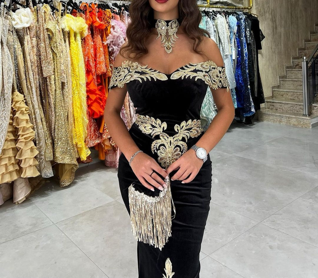 Chic Off-the-Shoulder Mermaid Black Prom Dresses with Appliques