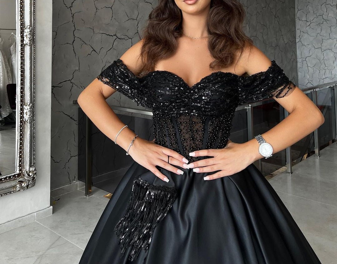 Elegant Sweetheart Off-the-Shoulder Black Prom Dresses with Beads