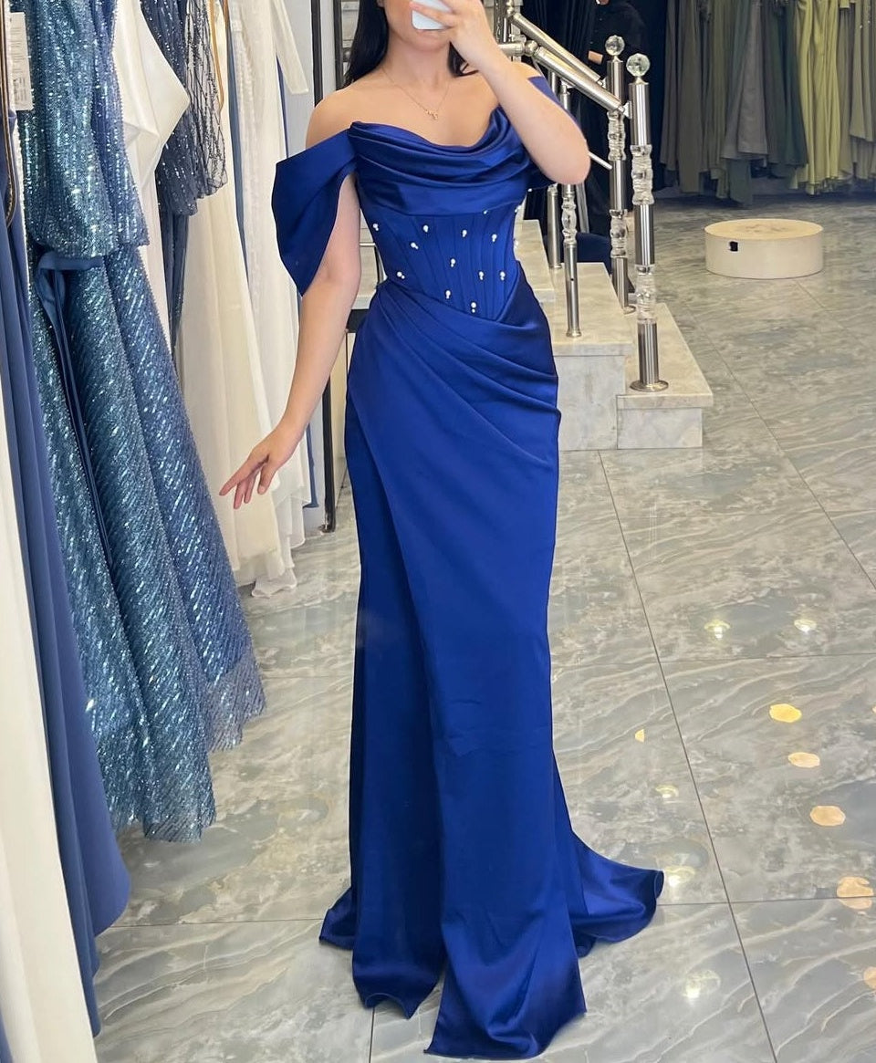 Chic Royal Blue Off-The-Shoulder Satin Prom Dresses Mermaid Pleats Sheath With Pearls