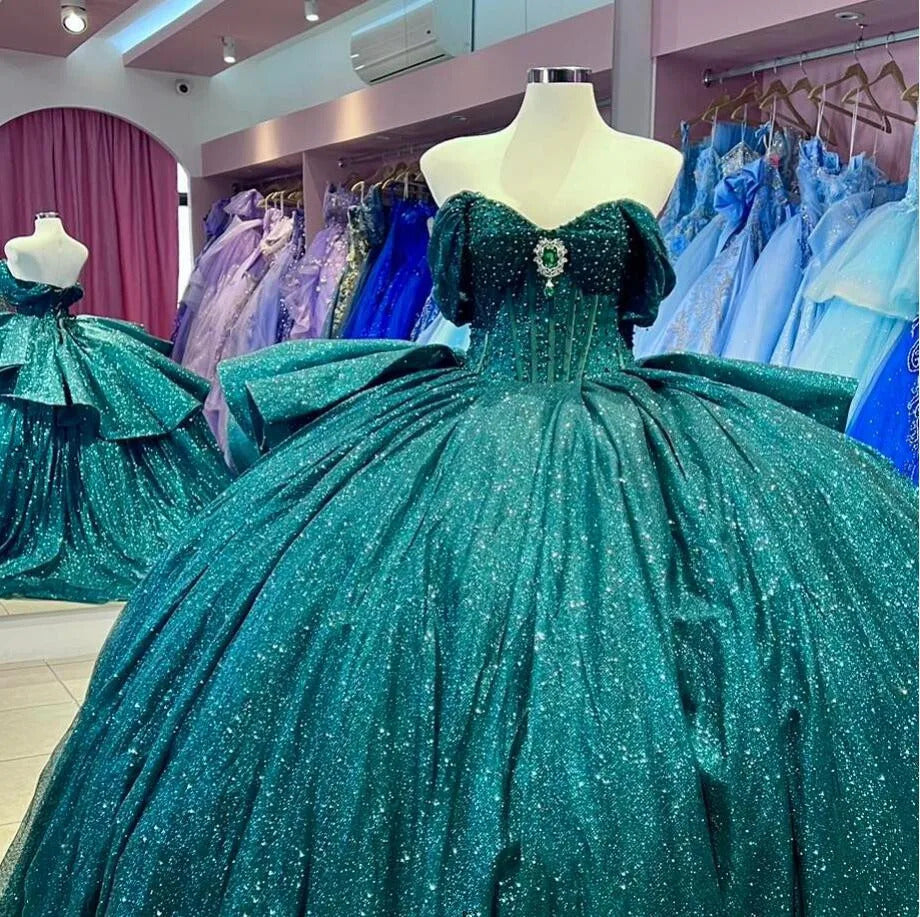 Glitter & Sparkly Ball Gown Off Shoulder Tiered Ruffles Emerald Green Tulle Quinceanera Dress Princess Party Gown for Sweet 16