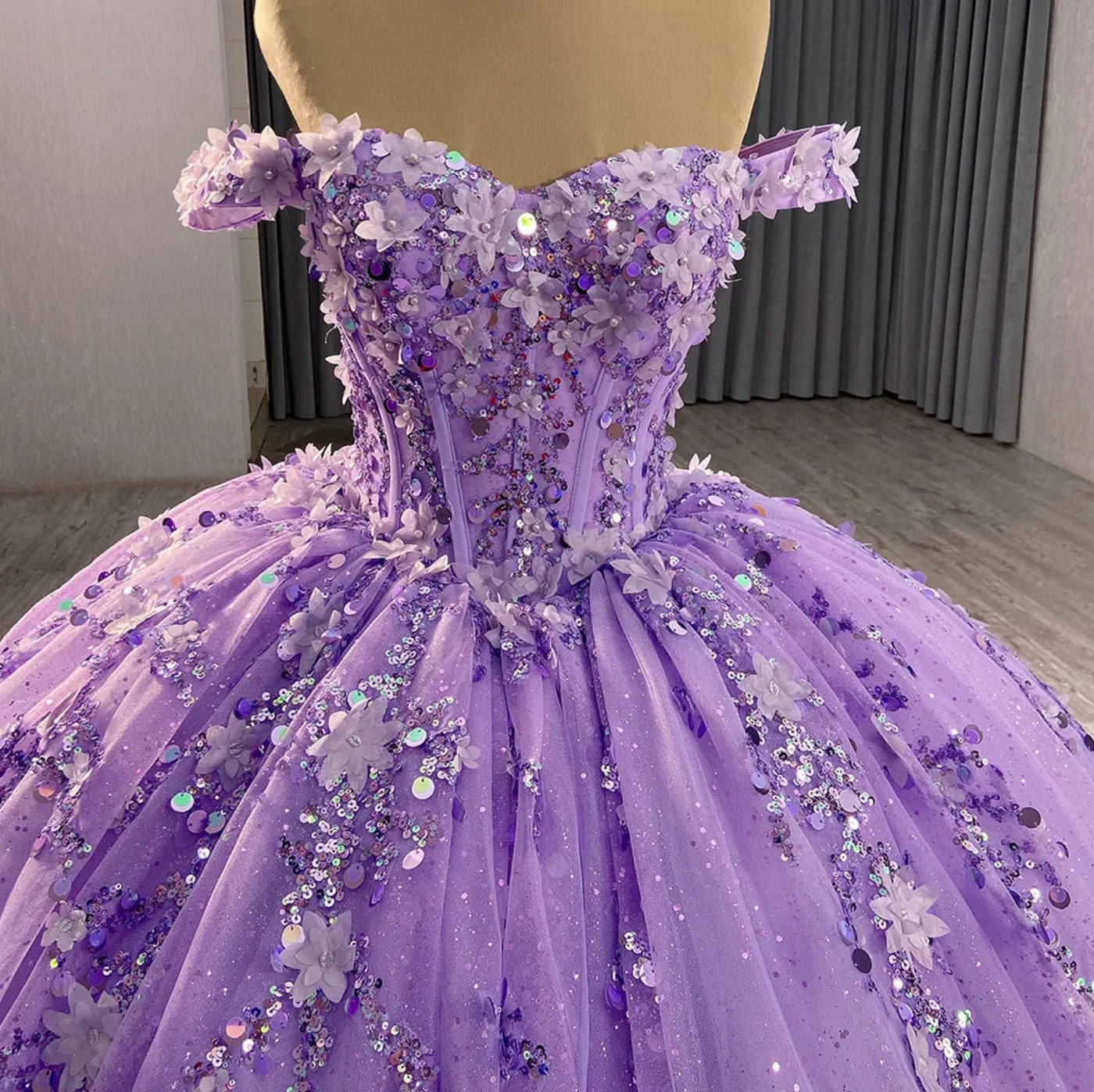 Glamorous Ball Gown Off Shoulder 3D Flower Lace Appliques Beaded Purple Tulle Quinceanera Dress Evening Party Gown for Sweet 16