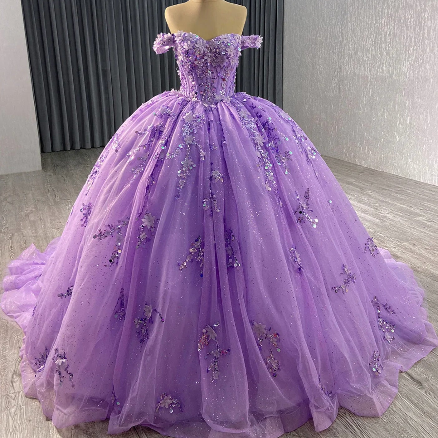 Glamorous Ball Gown Off Shoulder 3D Flower Lace Appliques Beaded Purple Tulle Quinceanera Dress Evening Party Gown for Sweet 16