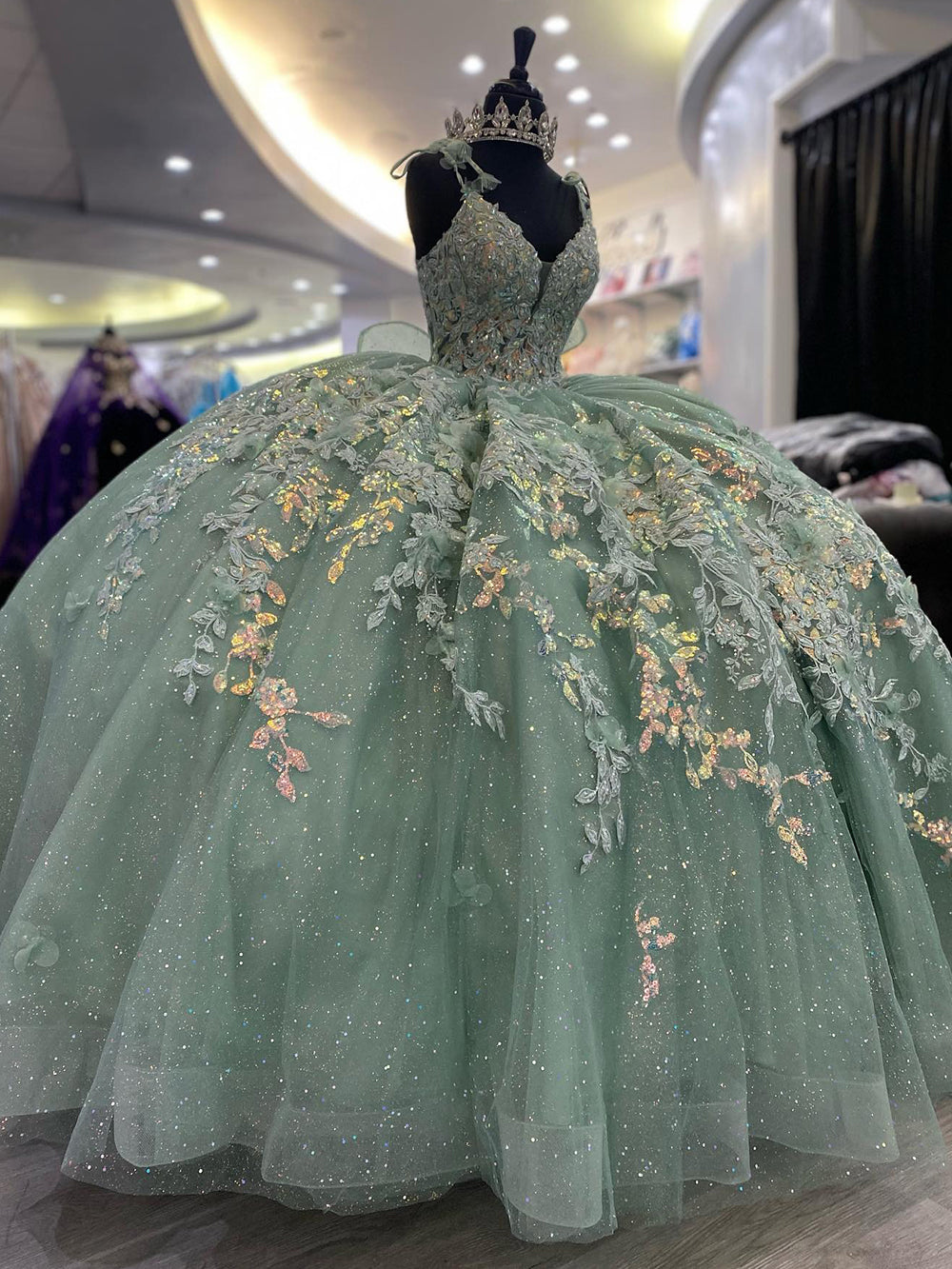 Elegant & Gorgeous Ball Gown V Neck Spaghetti Straps Sleeveless Lace Appliques Beaded Mint Green Tulle Princess Party Gown Quinceanera Dresses for Sweet 16