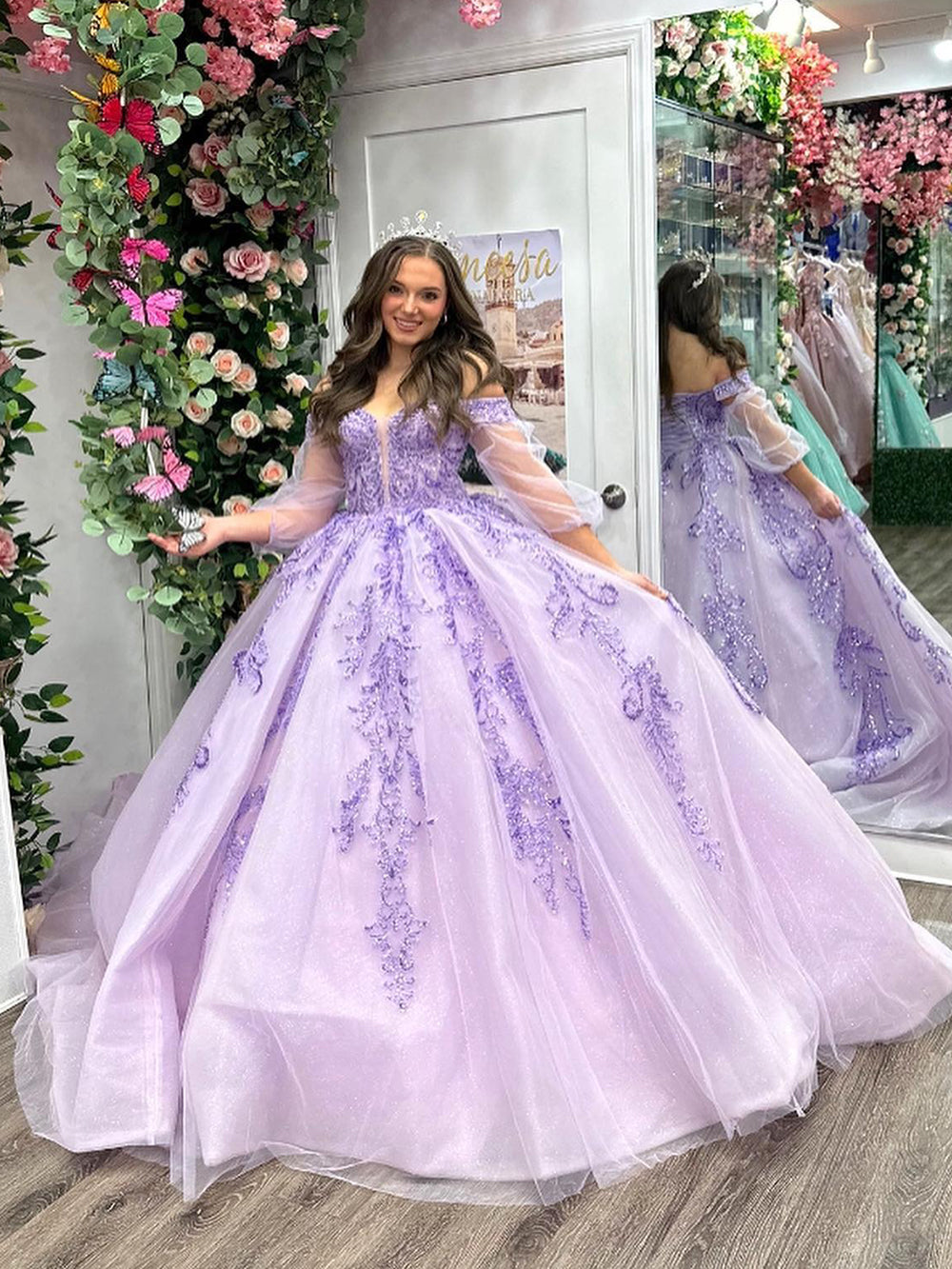 Glamorous & Gorgeous Ball Gown Off Shoulder Long Sleeves Lace Appliques Lilac Tulle Quinceanera Dress Evening Party Gown for Sweet 16