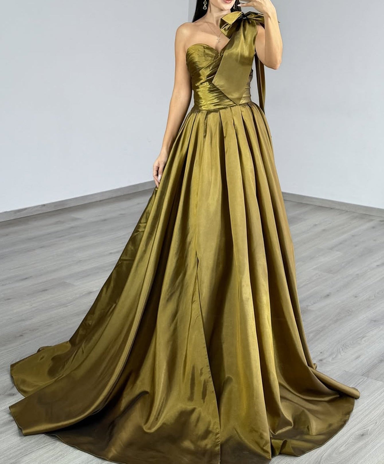 One Shoulder Ruched Big Bow Bodice Ball Gown Prom Dress - Olive Green