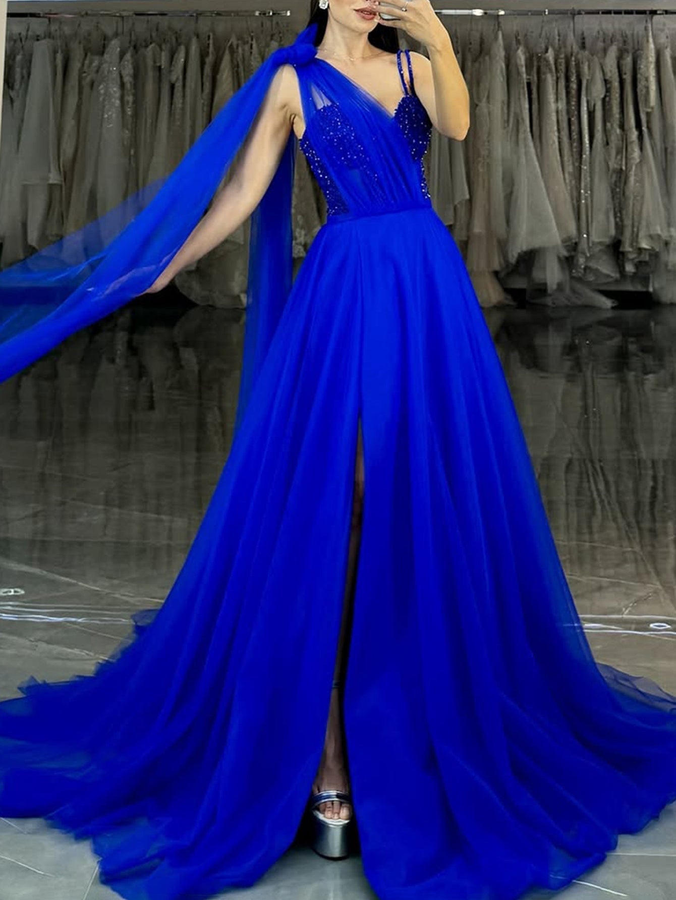 Sweetheart Hand Beading Bodice Ball Gown Prom Dress With Drop Train - Royal Blue
