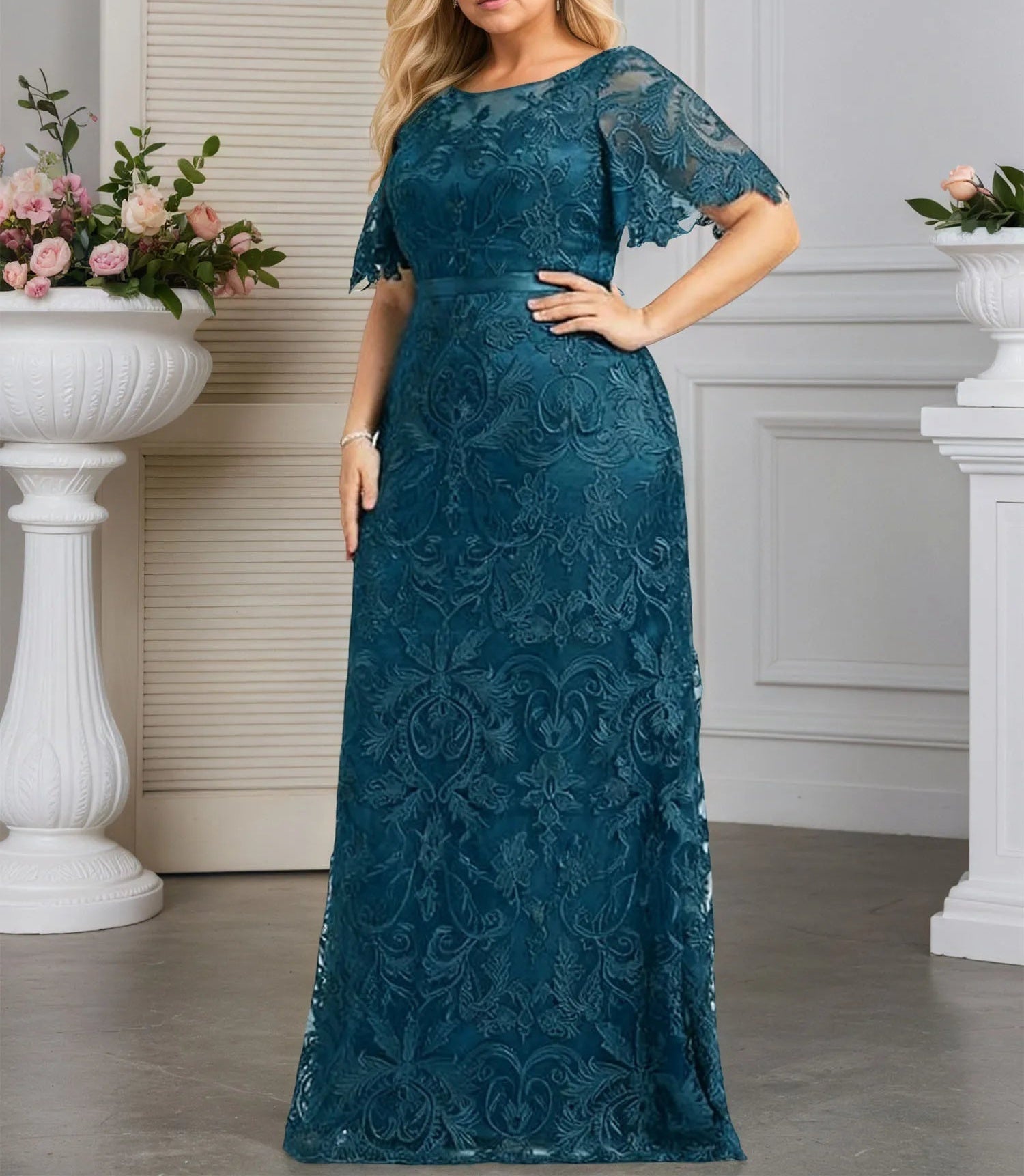A-line Scoop Neck Floor-Length Lace Evening Dress With Appliques