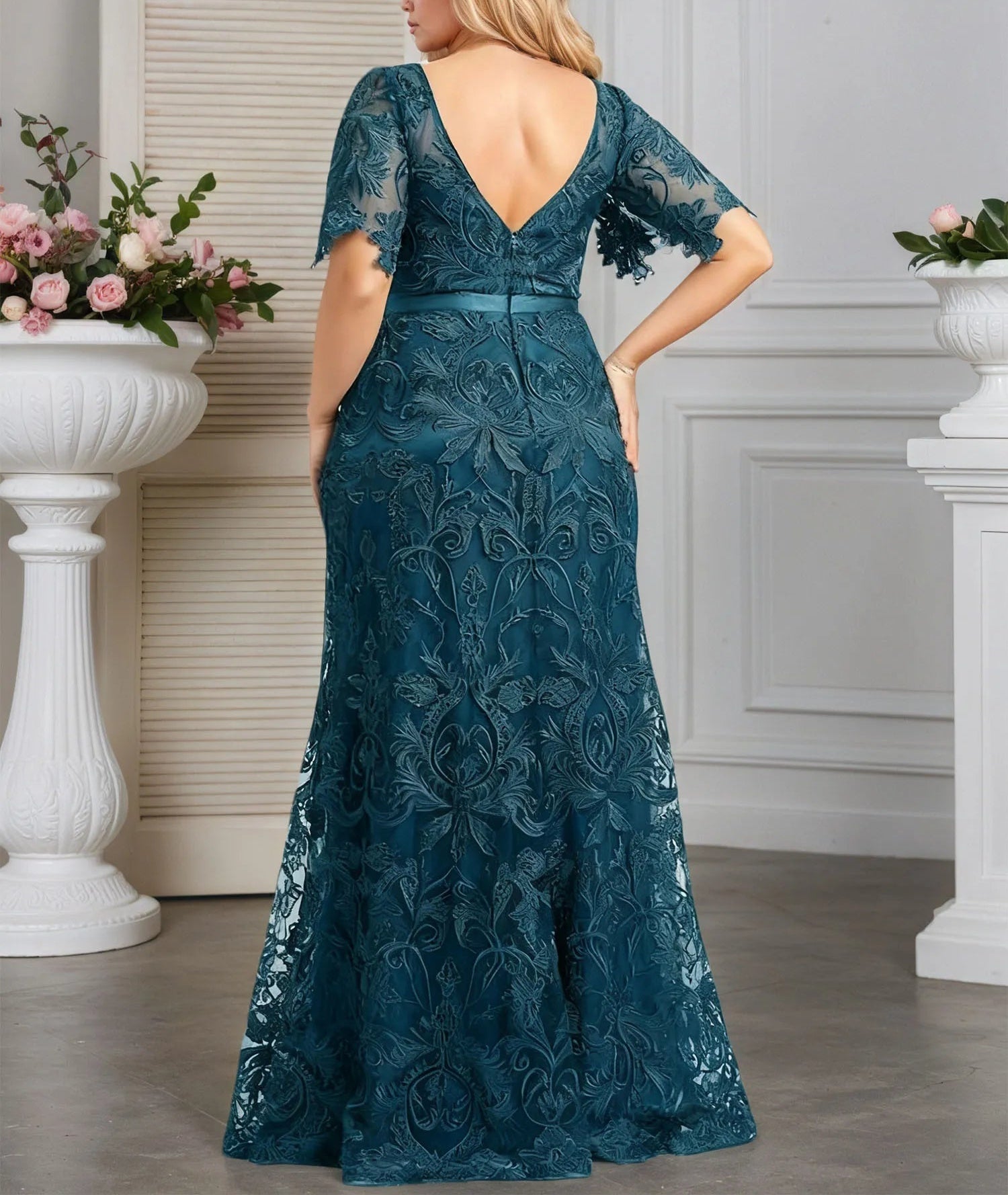 A-line Scoop Neck Floor-Length Lace Evening Dress With Appliques