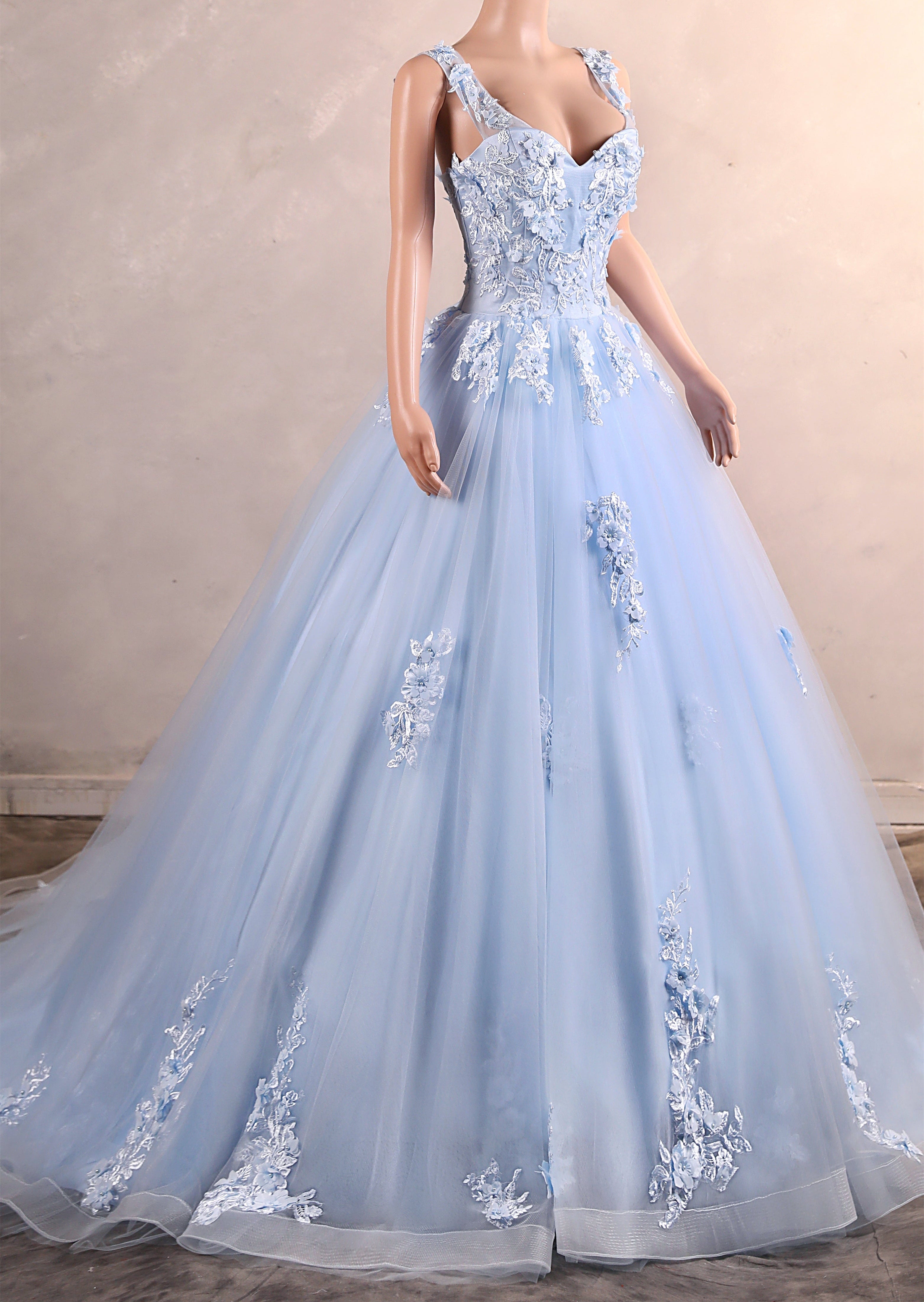 Light Blue Staps Lace Appliques Sleeveless Ball Gown Tulle Prom Dresses