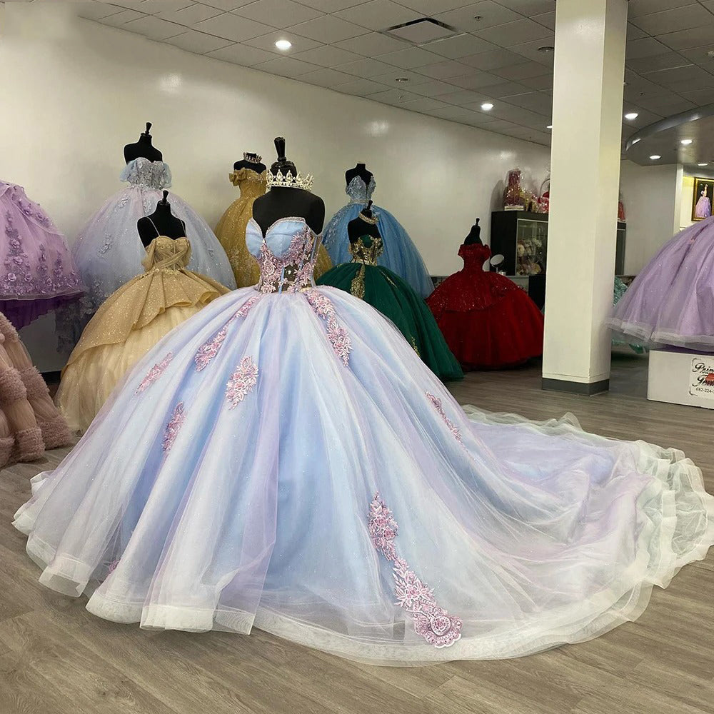Elegant Ball Gown Strapless Sleeveless Flowers Lace Appliques Sweep Train Tulle Quinceanera Dress Evening Gown for Sweet 16