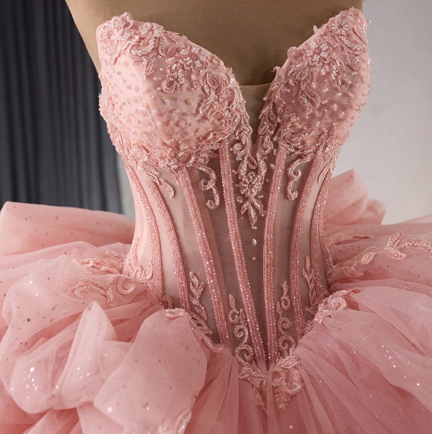 Chic & Modern Ball Gown Strapless Detachable Sleeves Appliques Ruffle Tiered Bow Knot Pink Tulle Quinceanera Dress Princess Birthday Party Gown for Sweet 16