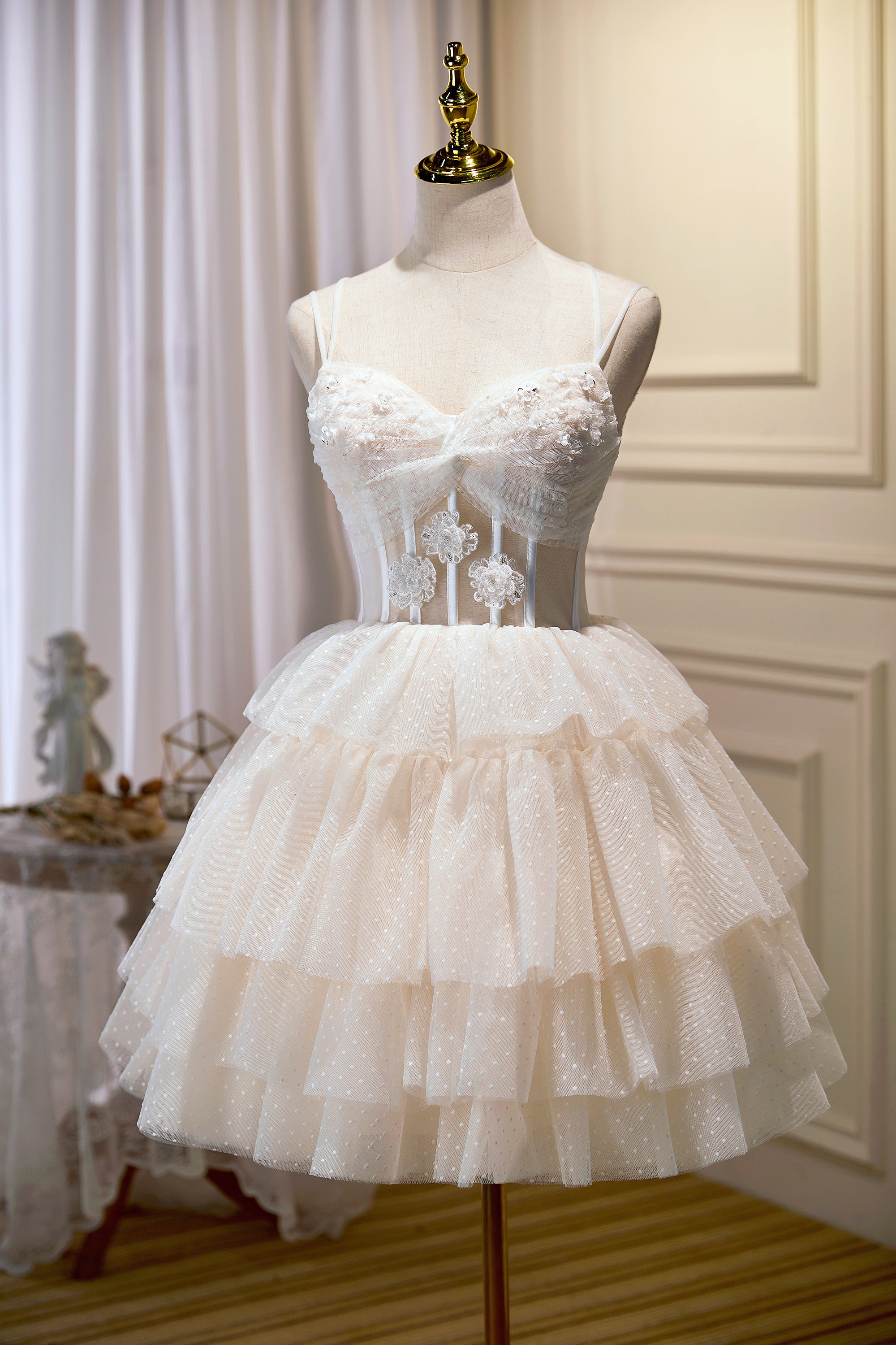 Pretty Ivory Spaghetti Straps Appliques Tulle Short Homecoming Dresses