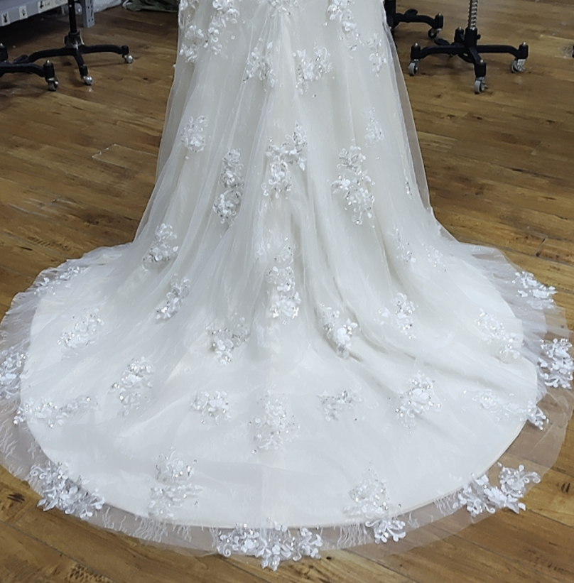 Delicate Mermaid Lace Appliques Long Sleeves Wedding Dresses