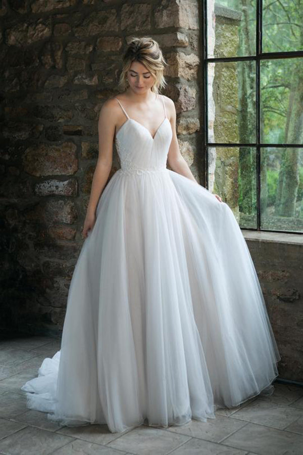 Chic Spaghetti Straps V Neck Tulle Floor Length Wedding Dresses