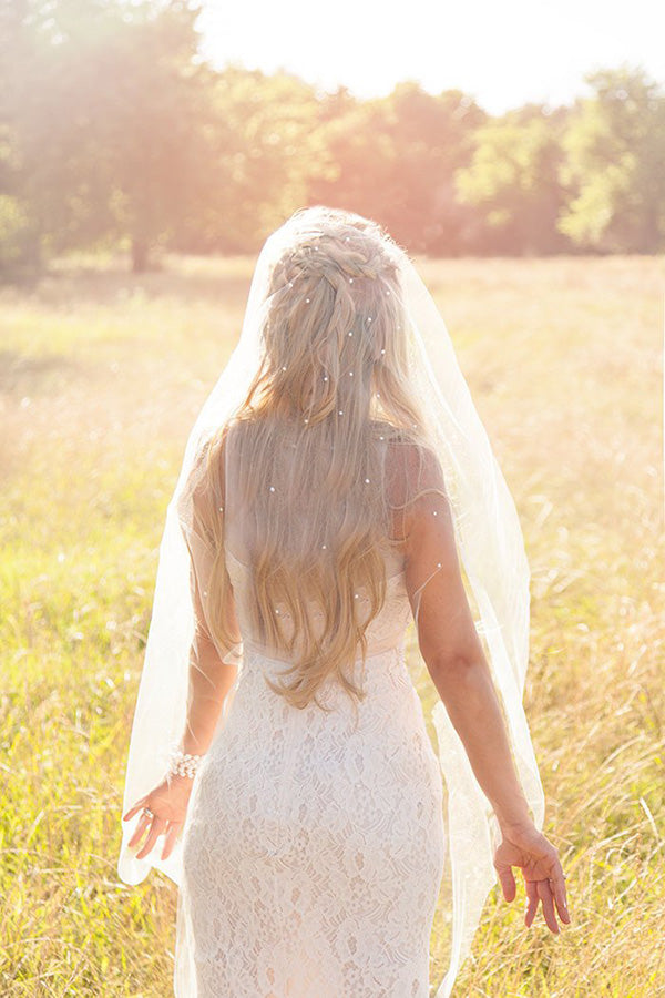 Chic Tulle With Pearls Short Wedding Veils