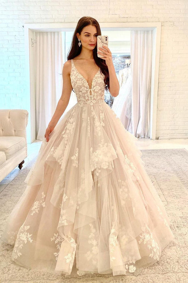 Charming Ball Gown V Neck Tulle Wedding Dresses with Appliques